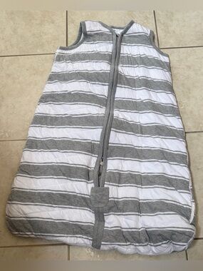 Burt’s Bees Baby rugby peace stripe organic beekeeper quilt wearable blanket
